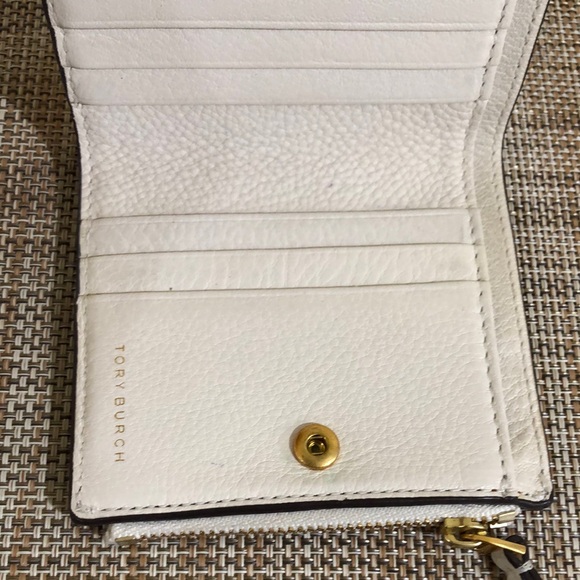 Tory Burch Cream Wallet - Picture 10 of 11